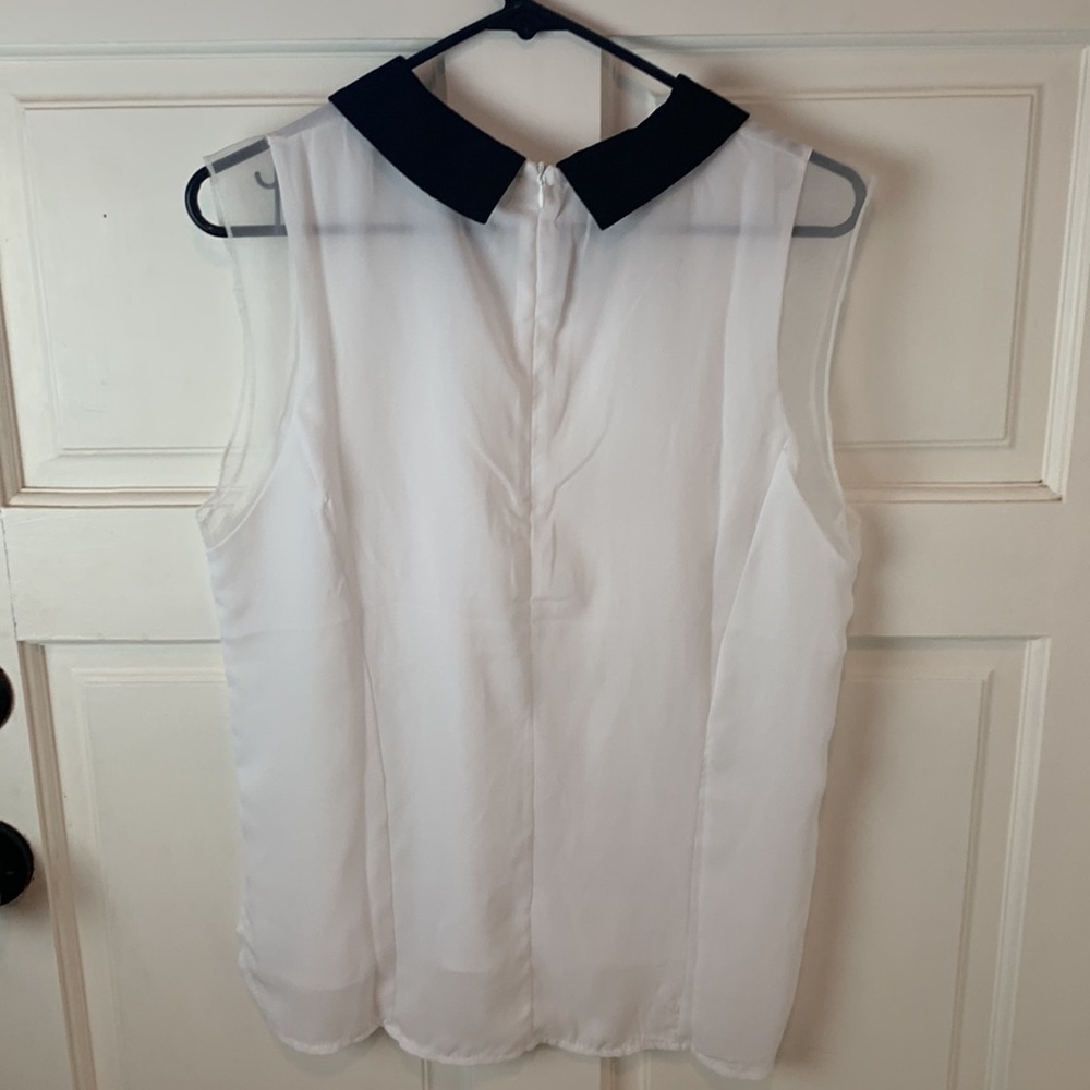 White blouse - Picture 3 of 5